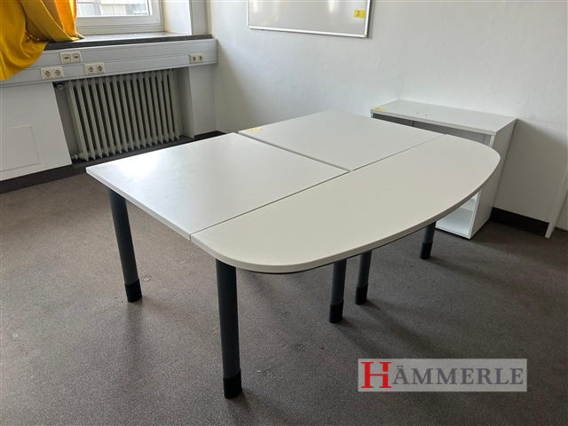 Büroschreibtisch